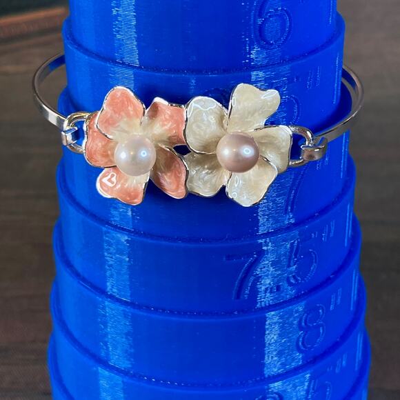 0047 Vantel Pearls Wildflower Hinged Bracelet w/Enamel Flowers & Real Pearls EUC - Picture 2 of 6